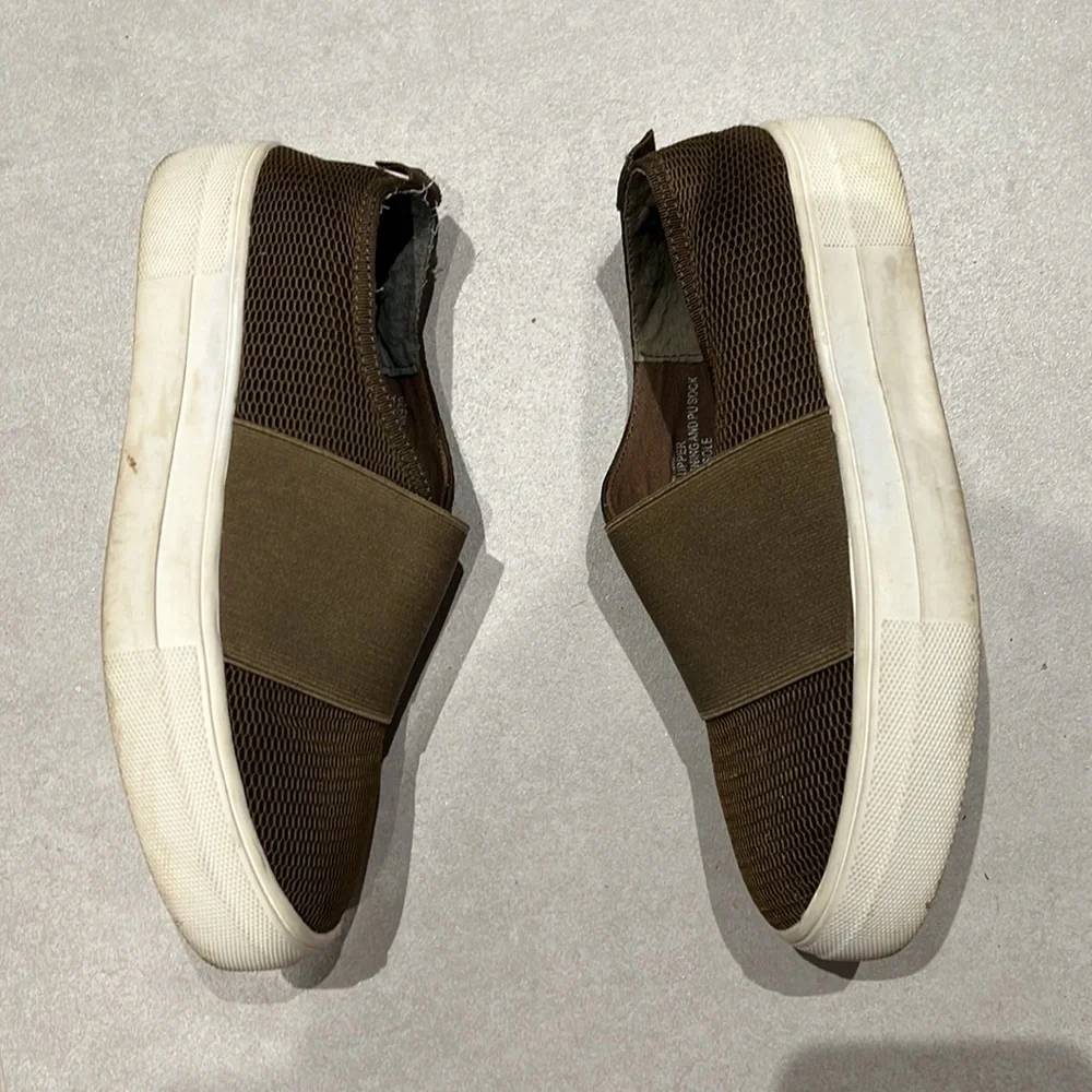 Steve Madden women size 5 olive green sneakers white rubber sole